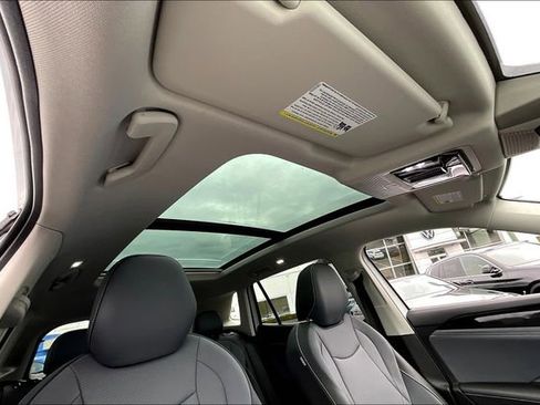 New 2025 Volkswagen Tiguan SE image 26