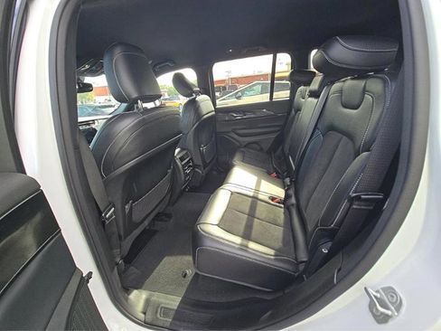 Used 2023 Jeep Grand Cherokee Altitude RWD image 15