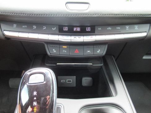 Used 2023 Cadillac XT4 Premium Luxury w/ Driver Assist Package FWD image 27