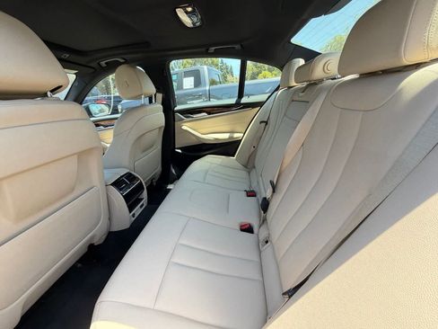 Used 2020 BMW 530i w/ Premium Package RWD image 5