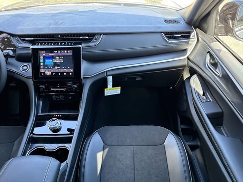 New 2025 Jeep Grand Cherokee Laredo RWD image 17