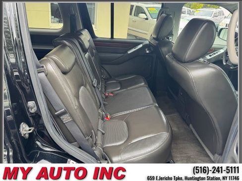 Used 2010 Nissan Pathfinder LE w/ Navigation Pkg image 32