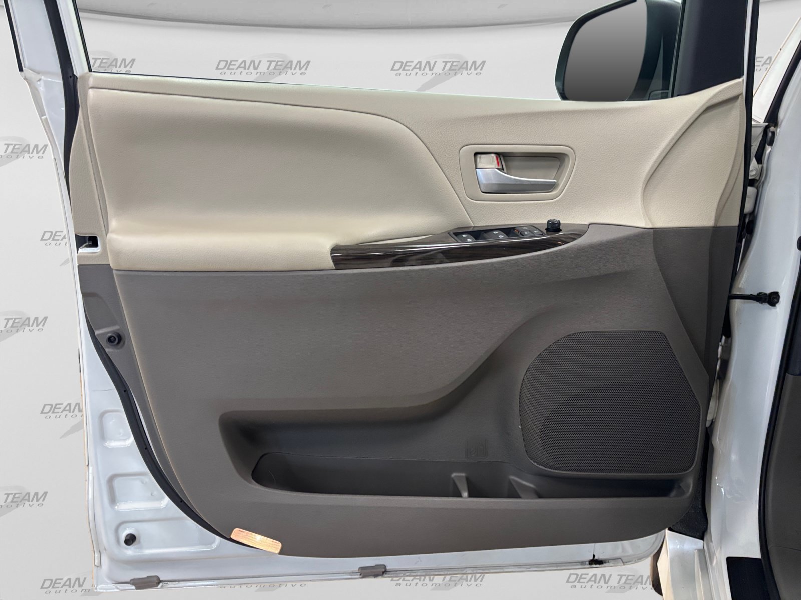 Used 2020 Toyota Sienna XLE FWD image 13