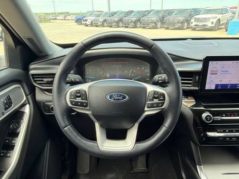 Used 2023 Ford Explorer Limited w/ Equipment Group 301A AWD/4WD image 11