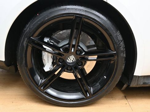 Used 2021 Porsche Taycan image 12