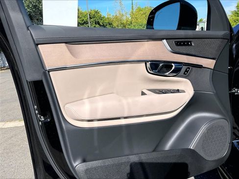 New 2026 Volvo XC90 T8 Plus w/ Protection Package AWD/4WD image 24