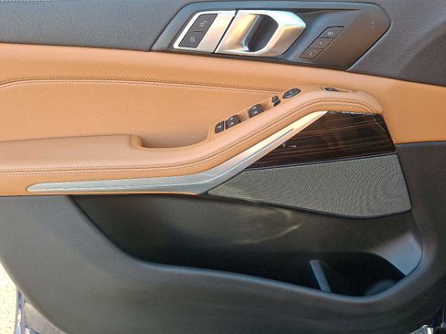 Used 2023 BMW X5 xDrive40i w/ Premium Package image 12