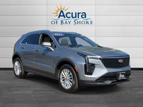 Used 2024 Cadillac XT4 Luxury w/ Cold Weather Package AWD/4WD image 2