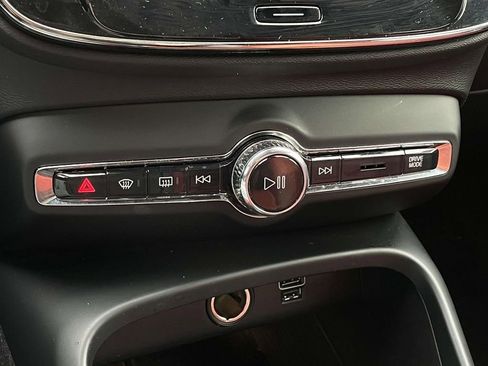 Used 2019 Volvo XC40 T5 Inscription image 19