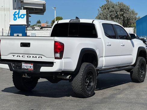 Used 2019 Toyota Tacoma TRD Off-Road w/ TRD Premium Off Road Package AWD/4WD image 4