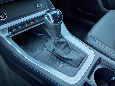New 2025 Audi Q3 2.0T Premium image 11