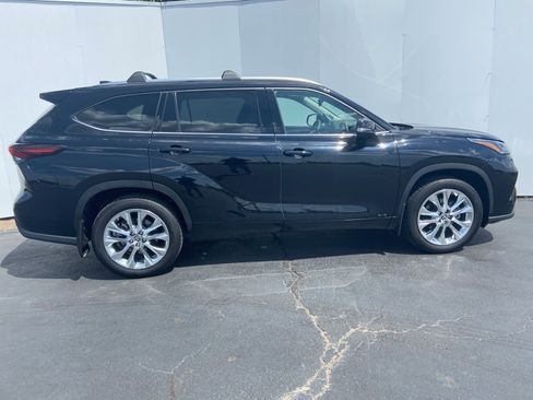 Used 2024 Toyota Highlander Limited image 13