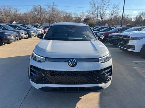 New 2026 Volkswagen Tiguan SE R-Line AWD/4WD image 2