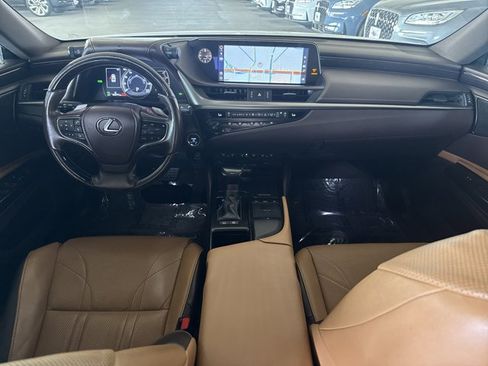 Used 2019 Lexus ES 300h Ultra Luxury w/ Accessory Package 2 image 13