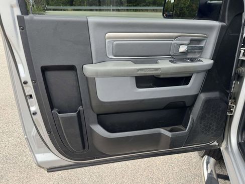 Used 2018 RAM 3500 SLT RWD image 15