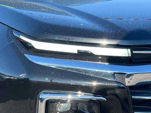 Certified 2025 Chevrolet Traverse LT FWD image 11