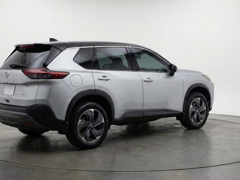 Used 2025 Nissan Rogue SV FWD image 9