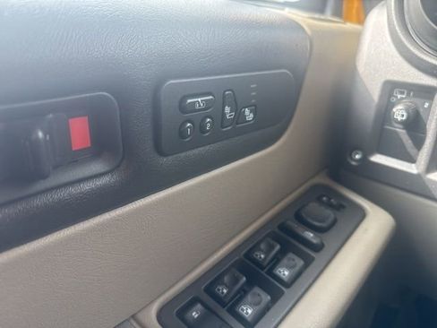 Used 2004 HUMMER H2 w/ Preferred Equipment Group AWD/4WD image 16