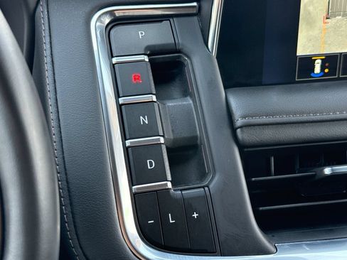 Used 2024 Chevrolet Suburban High Country AWD/4WD image 24