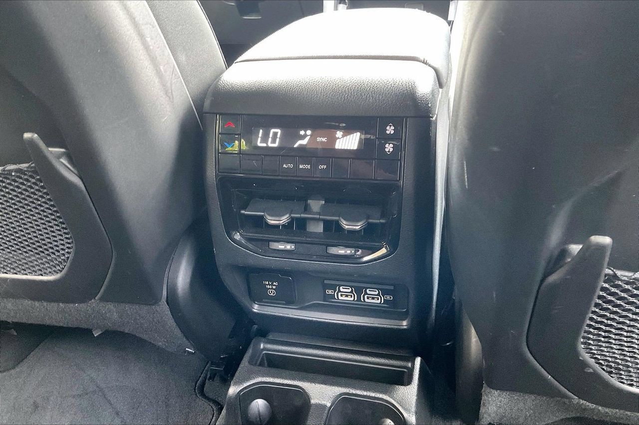 Used 2024 Jeep Grand Cherokee L Altitude AWD/4WD image 16
