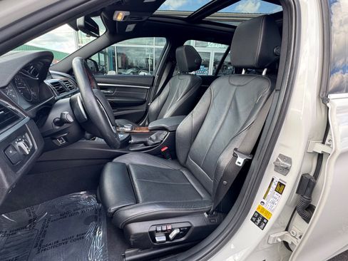 Used 2019 BMW 330i xDrive Wagon w/ Premium Package image 2