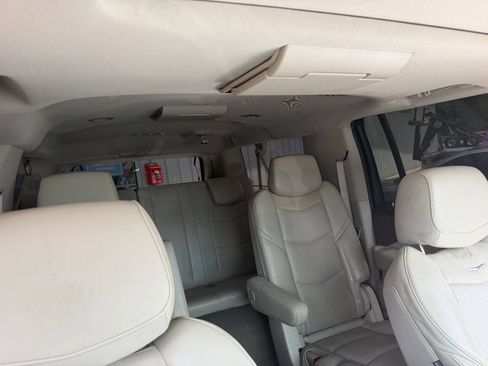 Used 2017 Cadillac Escalade ESV Premium Luxury AWD/4WD image 13