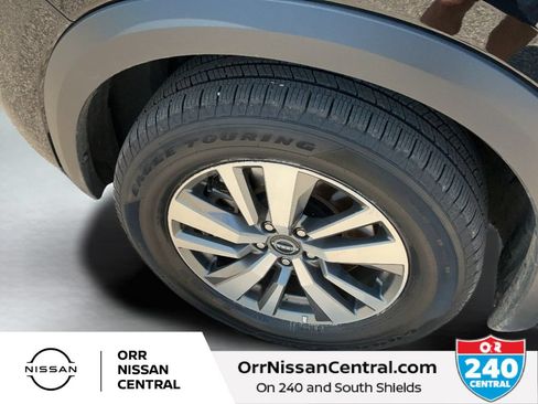 Used 2025 Nissan Pathfinder SL FWD image 9