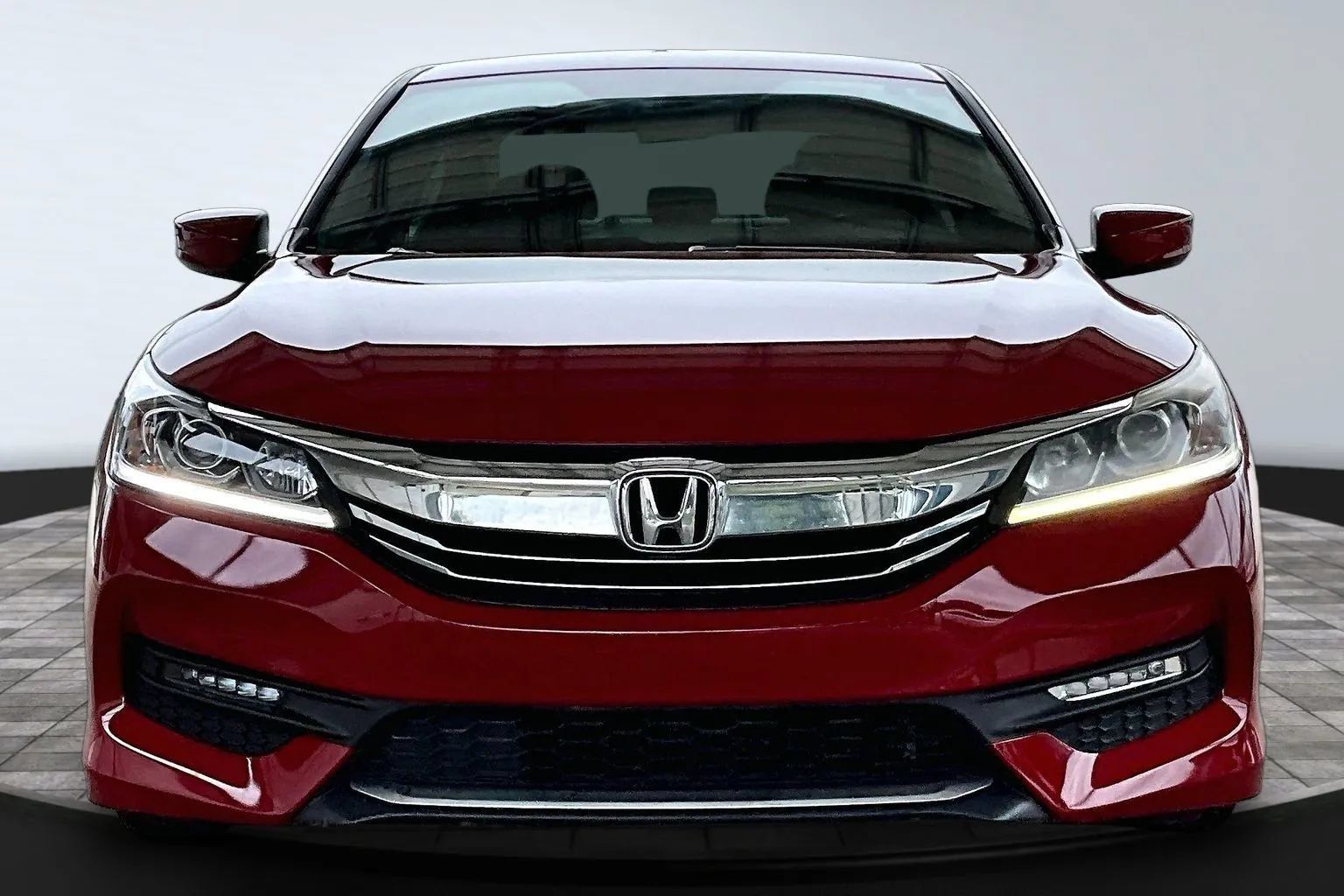 Used 2017 Honda Accord Sport image 2