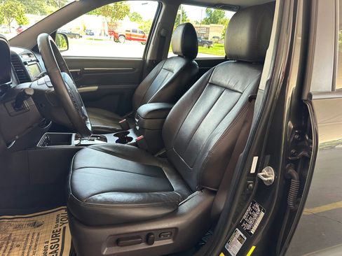 Used 2011 Hyundai Santa Fe Limited w/ Navigation Pkg 4 image 9