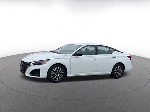 Used 2025 Nissan Altima 2.5 SV image 8