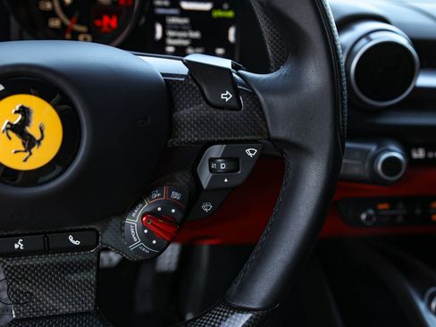 Used 2019 Ferrari 812 Superfast RWD image 30