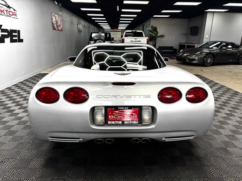 Used 2001 Chevrolet Corvette Coupe w/ Preferred Equipment Group2 image 13