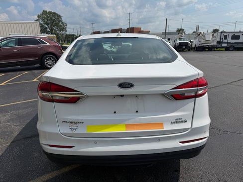 Used 2019 Ford Fusion SE FWD image 4