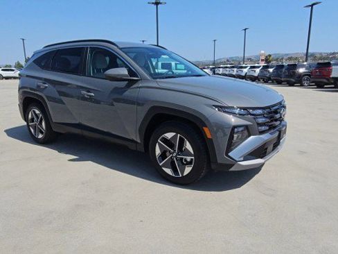Used 2025 Hyundai Tucson SEL FWD image 2