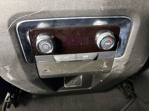 Used 2025 Chevrolet Suburban Z71 AWD/4WD image 38