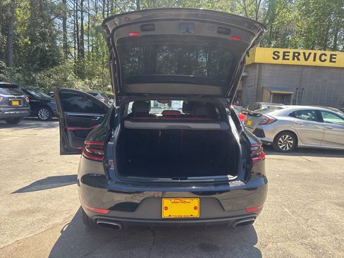 Used 2017 Porsche Macan image 16