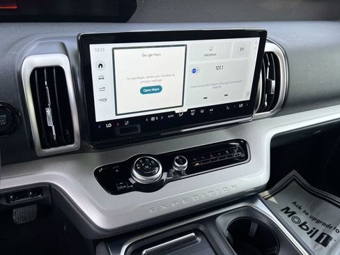 Certified 2025 Ford Expedition Active AWD/4WD image 15