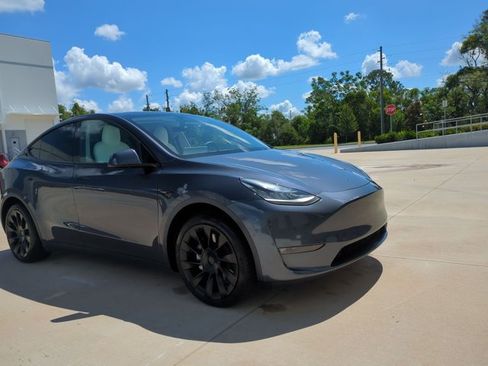Used 2021 Tesla Model Y Long Range AWD/4WD image 3