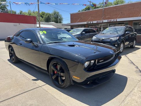 Used 2009 Dodge Challenger SRT8 w/ SRT Option Group II RWD image 5