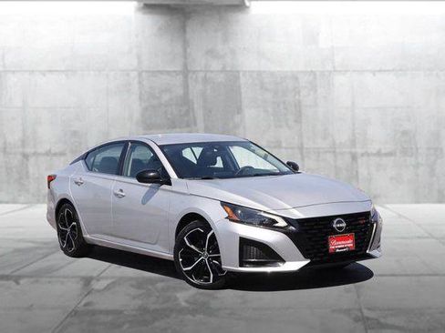 Used 2025 Nissan Altima 2.5 SR FWD image 28