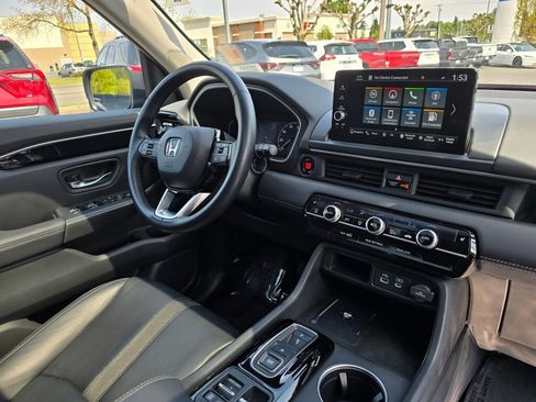 Certified 2023 Honda Pilot Touring image 9