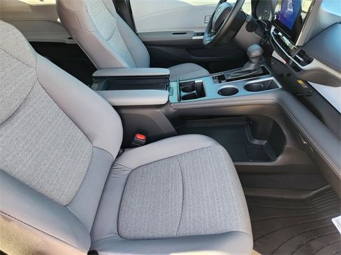 New 2026 Toyota Sienna LE image 10