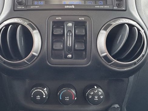 Used 2018 Jeep Wrangler Unlimited Sport image 9