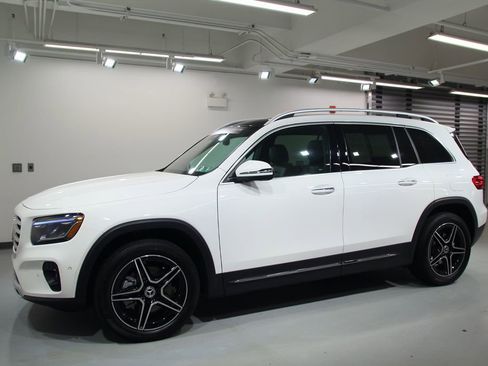Certified 2026 Mercedes-Benz GLB 250 4MATIC image 4
