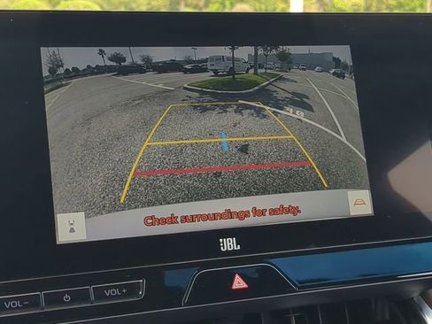 Certified 2023 Toyota Venza XLE image 20