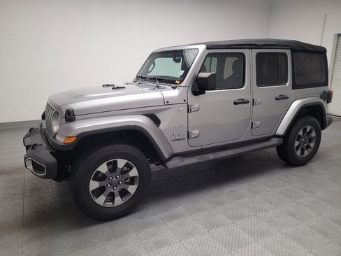 Used 2018 Jeep Wrangler Unlimited Sahara w/ Dual Top Group AWD/4WD image 2