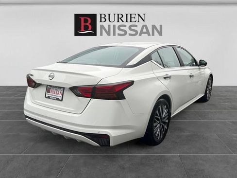 Used 2025 Nissan Altima 2.5 SV FWD image 5