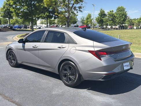 Used 2021 Hyundai Elantra SEL w/ Convenience Package FWD image 7
