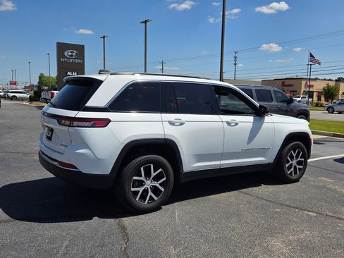 Used 2024 Jeep Grand Cherokee Limited AWD/4WD image 15