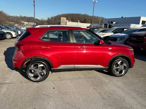 Used 2023 Hyundai Venue Limited image 6